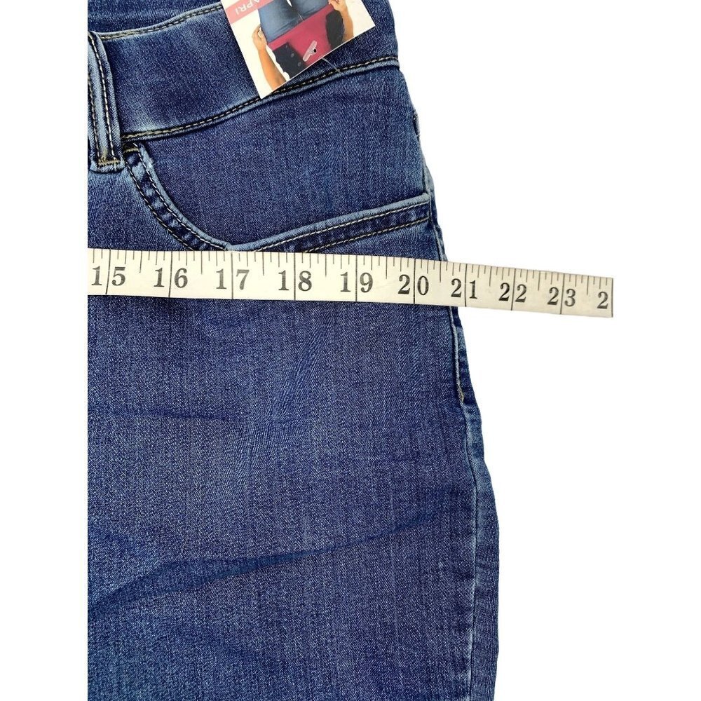 Riders by Lee Mid-Rise Capris - Picture 5 of 6